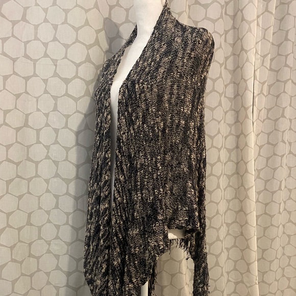 ⏰ Coldwater Creek - Grey long tassle open Shaw - M/L - Picture 4 of 5